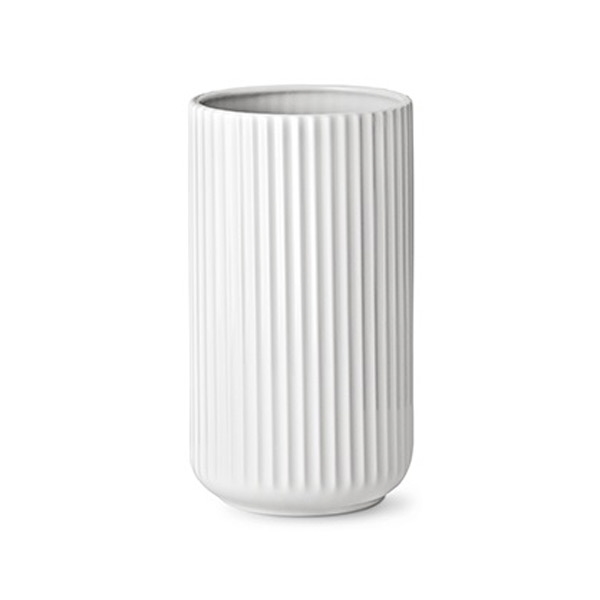 Se Lyngby Vase i hvid porcelæn - 25 cm hos HvidevareShoppen.dk